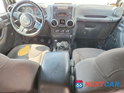 Zdjęcie 8 z 13 samochodu: 2016 JEEP WRANGLER UNLIMITED SPORT VIN:1C4BJWDG7GL254975 - miniatura