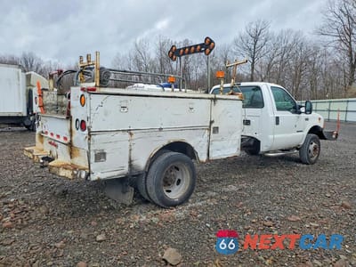 Trzecie zdjęcie samochodu z tyłu: 2000 FORD F450 SUPER DUTY UTILITY / SERVICE TRUCK VIN:1FDXF46F2YEE39663 - miniatura