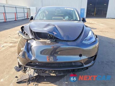 Piąte zdjęcie samochodu w środku: 2025 TESLA MODEL Y VIN:7SAYGDED8SF241748 - miniatura