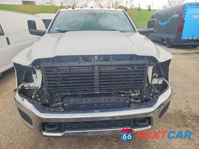 Piąte zdjęcie samochodu w środku: 2022 RAM 3500 TRADESMAN VIN:3C63RRGL9NG135415 - miniatura