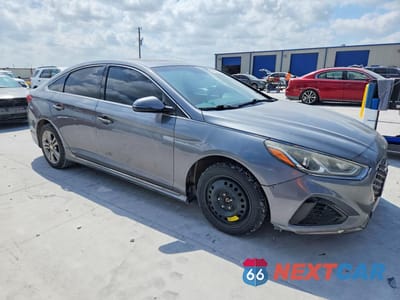 Czwarte zdjęcie samochodu z boku: 2018 HYUNDAI SONATA SPORT VIN:5NPE34AF6JH688744 - miniatura
