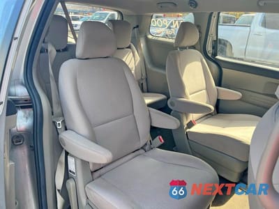 Zdjęcie 6 z 10 samochodu: 2018 KIA SEDONA L VIN:KNDMA5C1XJ6403384 - miniatura