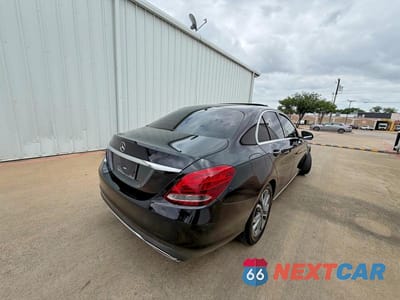 Czwarte zdjęcie samochodu z boku: 2018 MERCEDES-BENZ C 300 VIN:55SWF4JB4JU235776 - miniatura