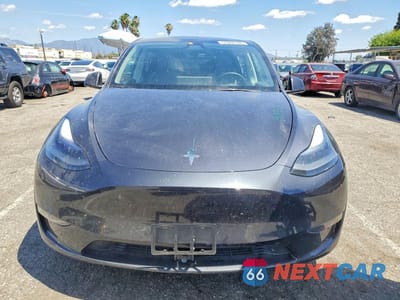 Piąte zdjęcie samochodu w środku: 2024 TESLA MODEL Y VIN:7SAYGDEF1RF094572 - miniatura
