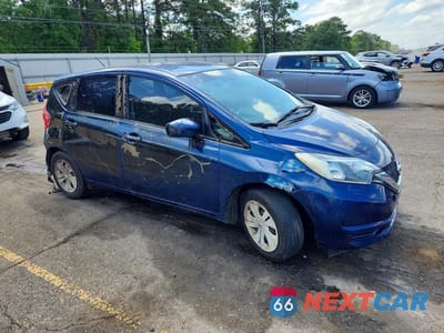 Czwarte zdjęcie samochodu z boku: 2019 NISSAN VERSA NOTE SV VIN:3N1CE2CP3KL360052 - miniatura