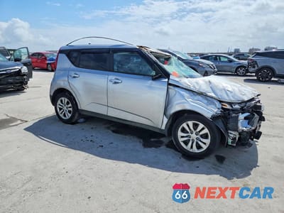 Czwarte zdjęcie samochodu z boku: 2021 KIA SOUL LX VIN:KNDJ23AU8M7769795 - miniatura