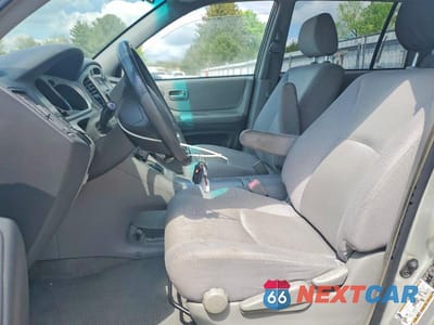 Zdjęcie 7 z 13 samochodu: 2004 TOYOTA HIGHLANDER BASE VIN:JTEGD21A040104575 - miniatura