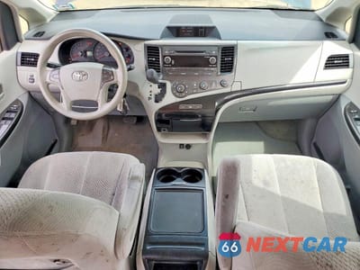 Zdjęcie 8 z 13 samochodu: 2012 TOYOTA SIENNA LE 8-PASSENGER VIN:5TDKK3DC0CS233306 - miniatura