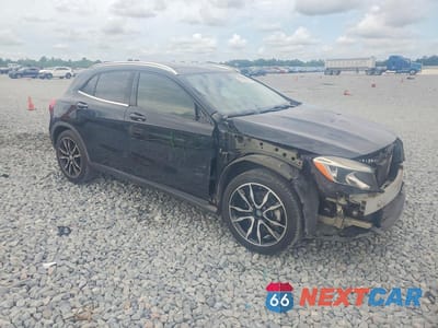 Czwarte zdjęcie samochodu z boku: 2015 MERCEDES-BENZ GLA 250 VIN:WDCTG4EB6FJ108775 - miniatura