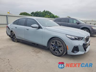 Czwarte zdjęcie samochodu z boku: 2024 BMW I5 EDRIVE 40 VIN:WBY33FK0XRCS21152 - miniatura