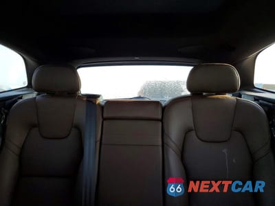 Zdjęcie 10 z 13 samochodu: 2022 VOLVO XC60 B5 MOMENTUM VIN:YV4L12RK3N1965461 - miniatura