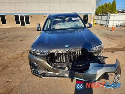 Piąte zdjęcie samochodu w środku: 2022 BMW X7 XDRIVE40I VIN:5UXCW2C01N9L61256 - miniatura