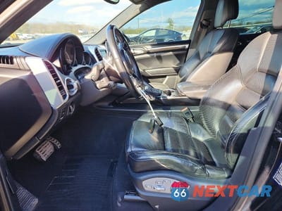 Zdjęcie 7 z 12 samochodu: 2016 PORSCHE CAYENNE TURBO VIN:WP1AC2A26GLA86140 - miniatura