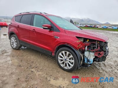 Czwarte zdjęcie samochodu z boku: 2018 FORD ESCAPE TITANIUM VIN:1FMCU9J9XJUC62116 - miniatura