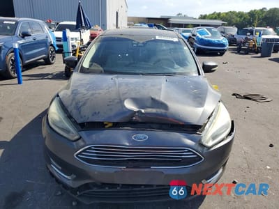 Piąte zdjęcie samochodu w środku: 2017 FORD FOCUS TITANIUM VIN:1FADP3J29HL281696 - miniatura