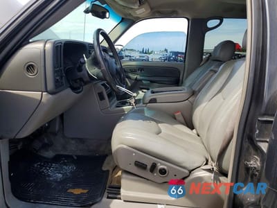 Zdjęcie 7 z 12 samochodu: 2004 CHEVROLET TAHOE C1500 VIN:1GNEC13V84R168696 - miniatura