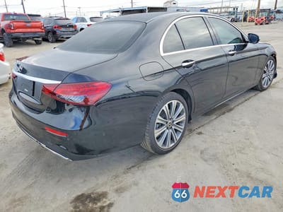 Trzecie zdjęcie samochodu z tyłu: 2022 MERCEDES-BENZ E 350 VIN:W1KZF8DB4NB038641 - miniatura