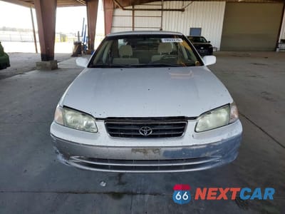 Piąte zdjęcie samochodu w środku: 2001 TOYOTA CAMRY LE VIN:4T1BG22K21U826868 - miniatura