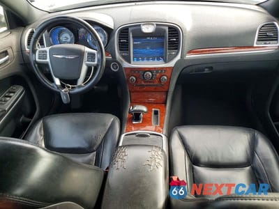 Zdjęcie 8 z 11 samochodu: 2013 CHRYSLER 300 VIN:2C3CCAAG9DH528809 - miniatura