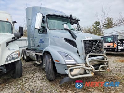 2026 VOLVO VNR 4V4WC9EH6TN706731 - główne zdjęcie licytacji z USA - miniatura