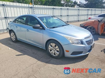 Czwarte zdjęcie samochodu z boku: 2012 CHEVROLET CRUZE LS VIN:1G1PC5SH6C7292103 - miniatura