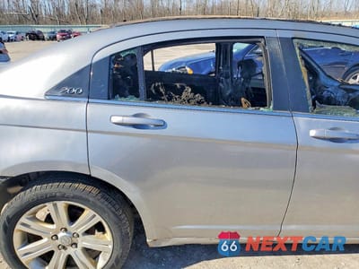 Zdjęcie 10 z 12 samochodu: 2013 CHRYSLER 200 LX VIN:1C3CCBAB2DN669609 - miniatura