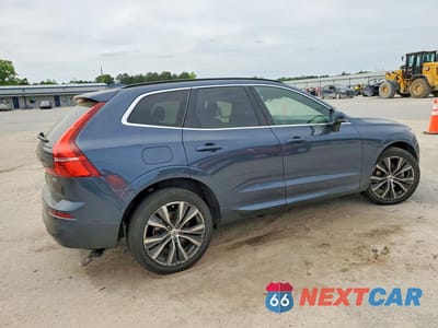 Trzecie zdjęcie samochodu z tyłu: 2022 VOLVO XC60 B5 MOMENTUM VIN:YV4L12DK5N1002472 - miniatura