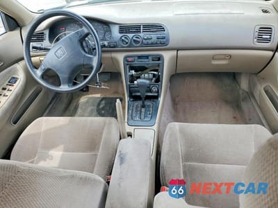 Zdjęcie 8 z 12 samochodu: 1997 HONDA ACCORD LX VIN:JHMCD563XVC009986 - miniatura