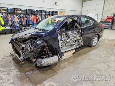 2015 NISSAN VERSA 1.6 S 3N1CN7AP3FL822180 - główne zdjęcie licytacji z USA - miniatura