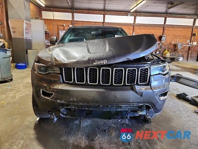 Piąte zdjęcie samochodu w środku: 2021 JEEP GRAND CHEROKEE LAREDO VIN:1C4RJFAG2MC527853 - miniatura