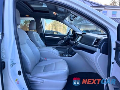 Piąte zdjęcie samochodu w środku: 2016 TOYOTA HIGHLANDER XLE VIN:5TDJKRFH9GS322708 - miniatura