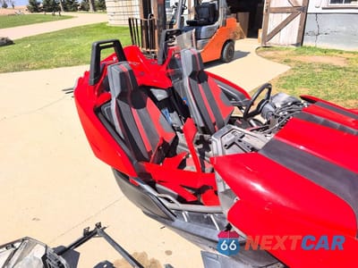 Zdjęcie 6 z 10 samochodu: 2015 POLARIS SLINGSHOT SL VIN:57XAAPFA7F5100531 - miniatura
