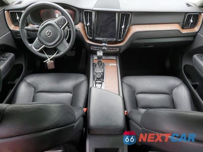 Zdjęcie 8 z 12 samochodu: 2021 VOLVO XC60 T5 MOMENTUM VIN:YV4102RKXM1682063 - miniatura