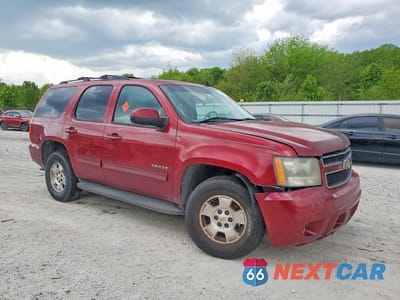 Czwarte zdjęcie samochodu z boku: 2010 CHEVROLET TAHOE K1500 LT VIN:1GNUKBE03AR123456 - miniatura