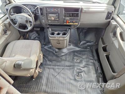 Zdjęcie 8 z 12 samochodu: 2005 GMC SAVANA SHUTTLE BUS VIN:1GDJG31U251188861 - miniatura