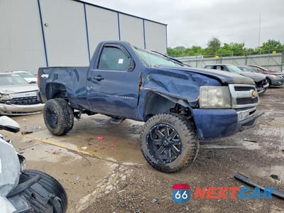 Czwarte zdjęcie samochodu z boku: 2011 CHEVROLET SILVERADO K1500 VIN:1GCNKPEA8BZ175430 - miniatura