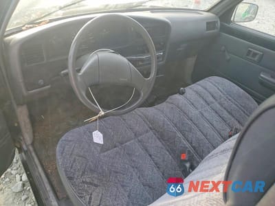 Zdjęcie 8 z 12 samochodu: 1989 TOYOTA PICKUP BASE VIN:JT4RN81R8K0035442 - miniatura