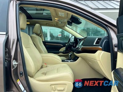 Piąte zdjęcie samochodu w środku: 2018 TOYOTA HIGHLANDER LIMITED PLATINUM VIN:5TDDZRFH9JS862155 - miniatura