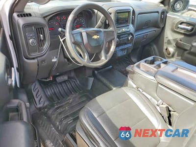 Zdjęcie 8 z 12 samochodu: 2021 CHEVROLET SILVERADO C1500 VIN:3GCNWAEH8MG366069 - miniatura