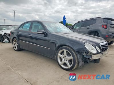 Czwarte zdjęcie samochodu z boku: 2009 MERCEDES-BENZ E 350 VIN:WDBUF56X79B383629 - miniatura