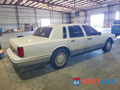 Trzecie zdjęcie samochodu z tyłu: 1997 LINCOLN TOWN CAR SIGNATURE VIN:1LNLM82W8VY655447 - miniatura
