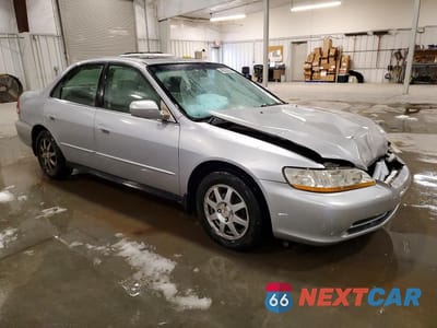 Czwarte zdjęcie samochodu z boku: 2002 HONDA ACCORD SE VIN:JHMCG56702C001045 - miniatura