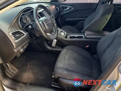Zdjęcie 7 z 12 samochodu: 2016 CHRYSLER 200 LIMITED VIN:1C3CCCAB8GN118630 - miniatura
