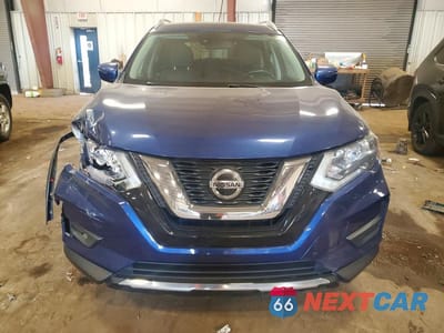 Piąte zdjęcie samochodu w środku: 2019 NISSAN ROGUE S VIN:KNMAT2MV9KP543077 - miniatura