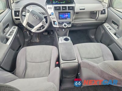 Zdjęcie 8 z 12 samochodu: 2014 TOYOTA PRIUS V TWO VIN:JTDZN3EU2EJ001819 - miniatura