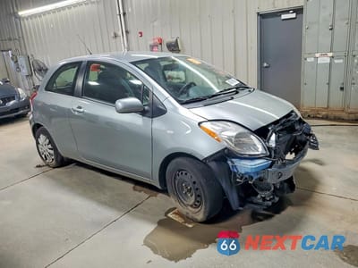 Czwarte zdjęcie samochodu z boku: 2010 TOYOTA YARIS BASE VIN:JTDJT4K35A5322499 - miniatura