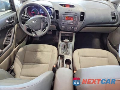 Zdjęcie 8 z 12 samochodu: 2016 KIA FORTE LX VIN:KNAFK4A63G5524039 - miniatura