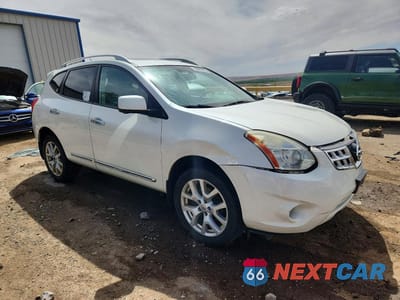 Czwarte zdjęcie samochodu z boku: 2013 NISSAN ROGUE S VIN:JN8AS5MVXDW649197 - miniatura