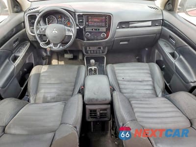 Zdjęcie 8 z 13 samochodu: 2019 MITSUBISHI OUTLANDER SE VIN:JA4AD3A38KZ037650 - miniatura