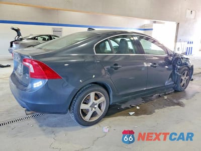 Trzecie zdjęcie samochodu z tyłu: 2013 VOLVO S60 T5 VIN:YV1612FHXD2193519 - miniatura